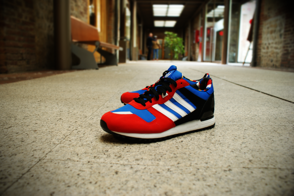 Adidas_ZX_700_2