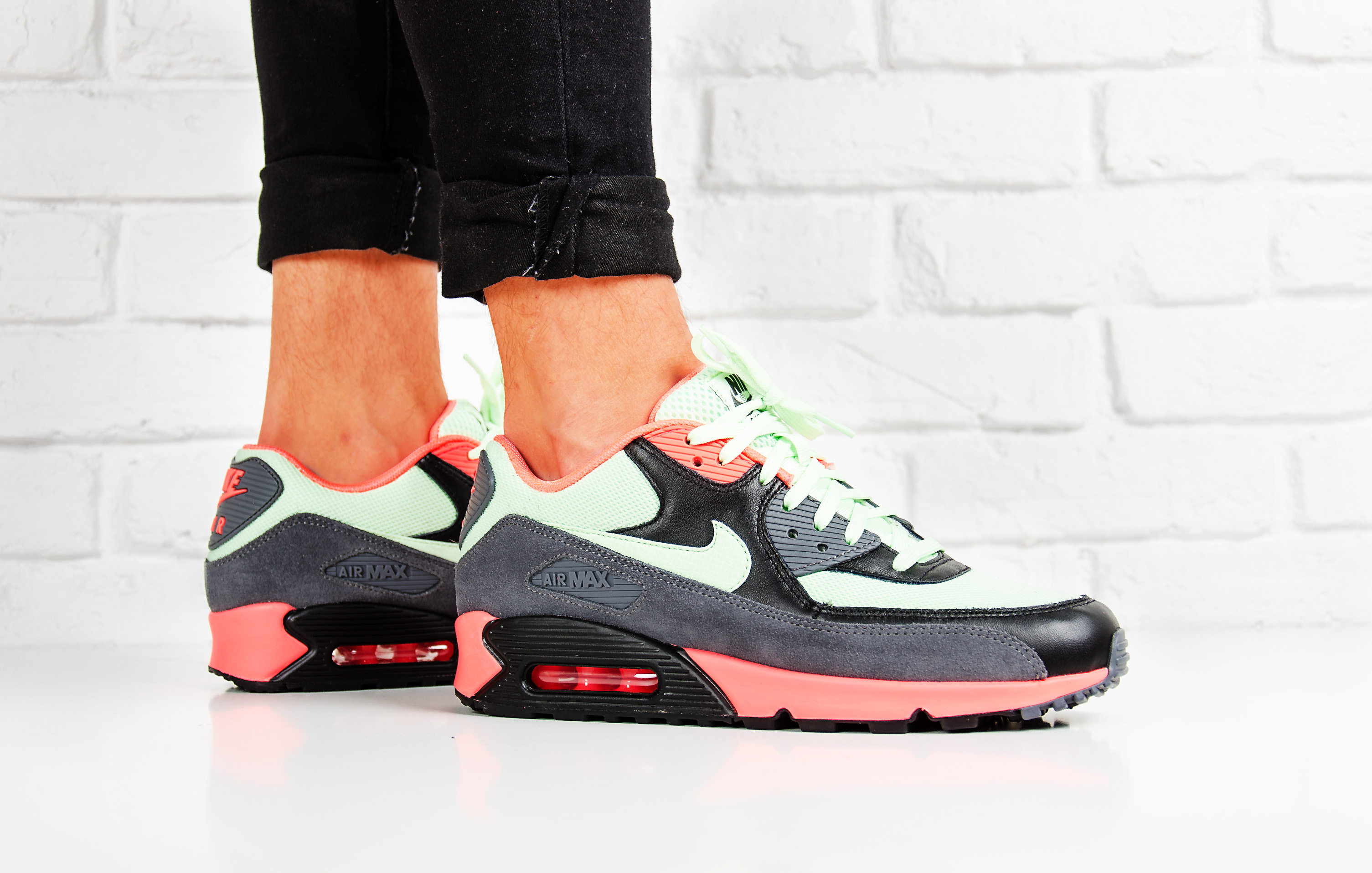 nike-air-max-90-essential-537384-303