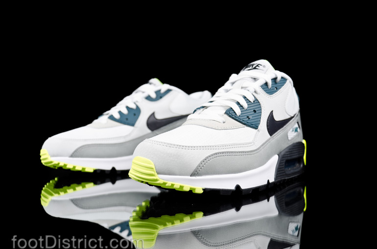 Nike-Air-Max-90-Essential-537384-105