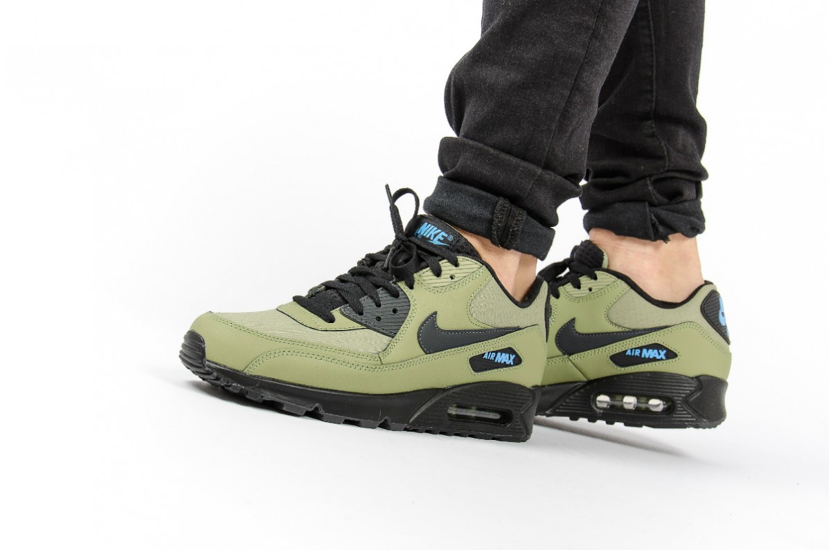 Nike-Air-Max-90-Essential2