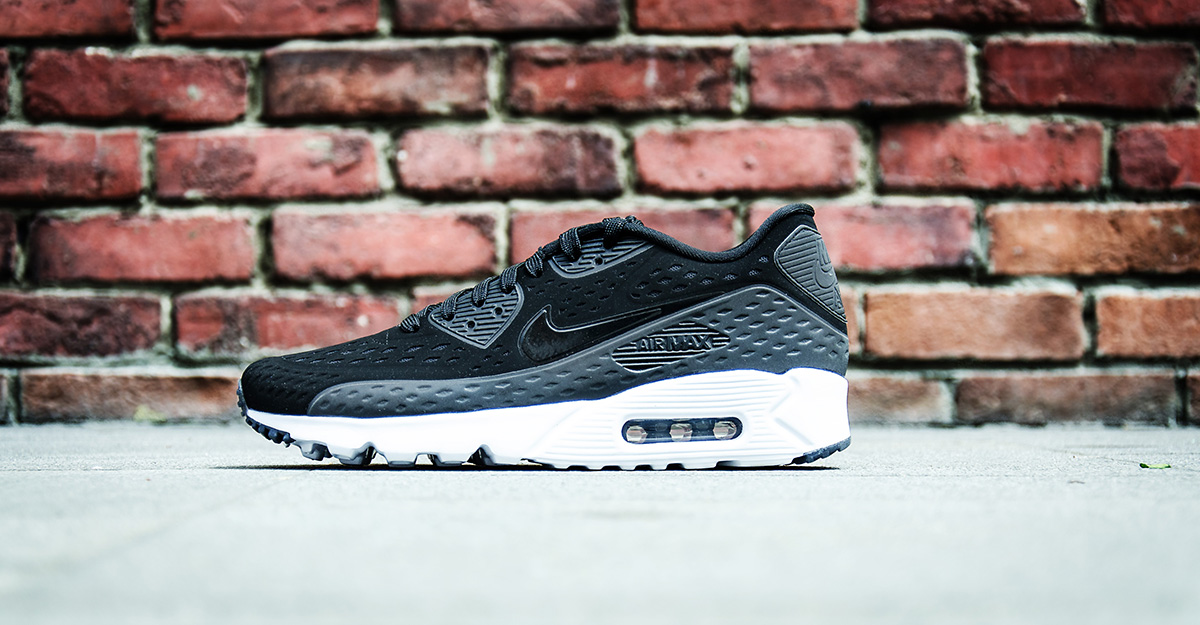 Nike-Air-Max-90-Ultra-Breeze-foot-District_3