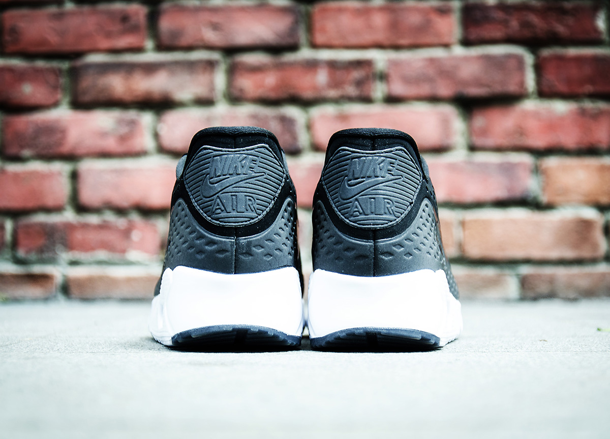 Nike-Air-Max-90-Ultra-Breeze-foot-District_4