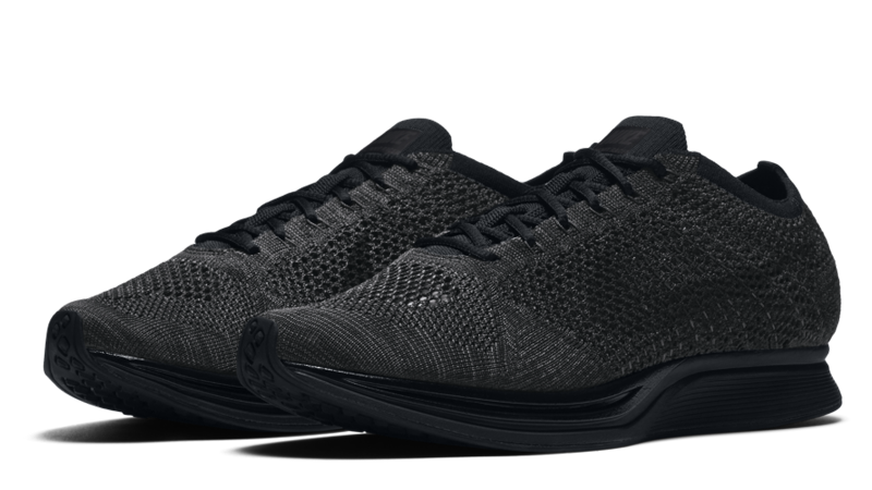 nike-flyknit-racer-triple-black-03