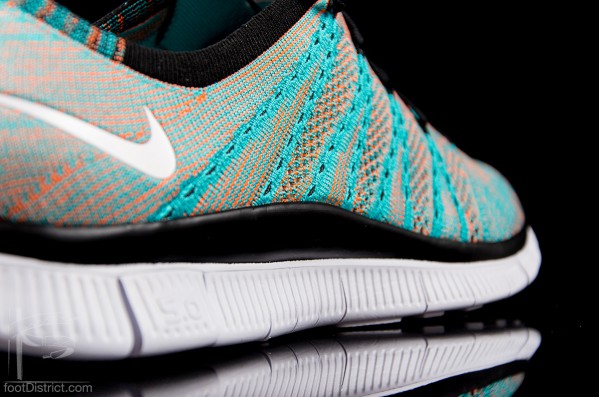Nike-Free-Flyknit-NSW-599459-301-39
