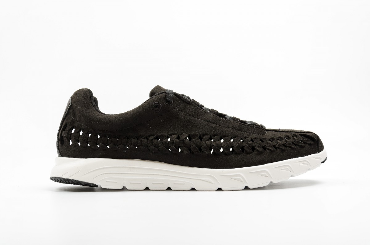 Nike-Mayfly-Woven-Negra