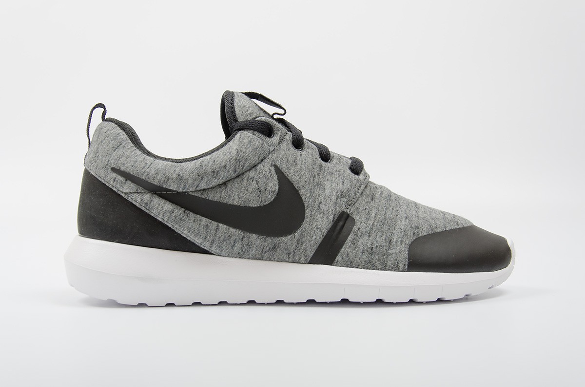 Nike-Roshe-NM-TP-749658-002-31