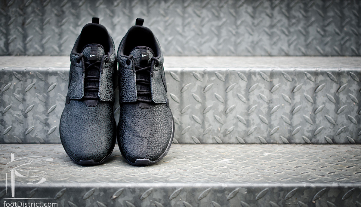 Nike-Roshe-Run-Black-Safari
