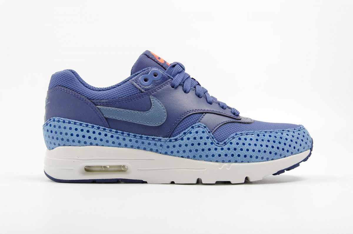 Nike-WMNS-Air-Max-1-Ultra-Essential