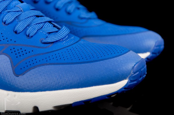 Nike-WMNS-Air-Max-1-Ultra-Moire-704995-400-34