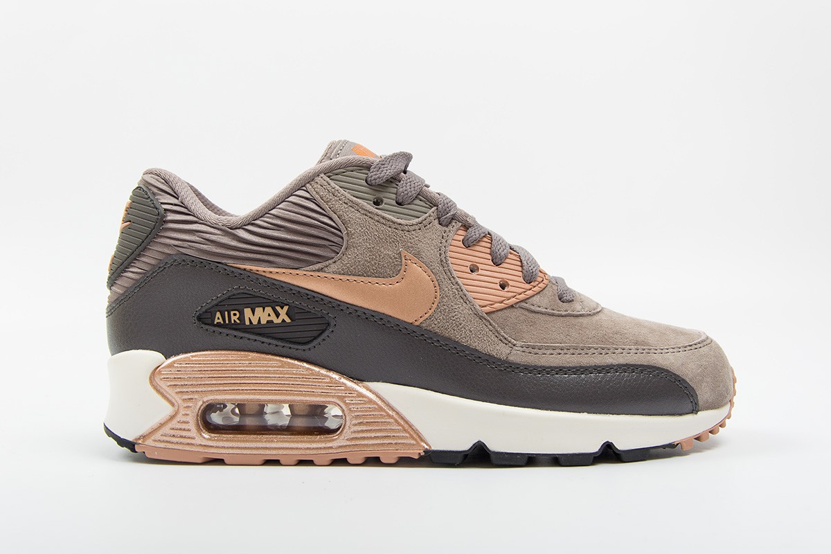 Nike-WMNS-Air-Max-90-LTR-768887-201-32