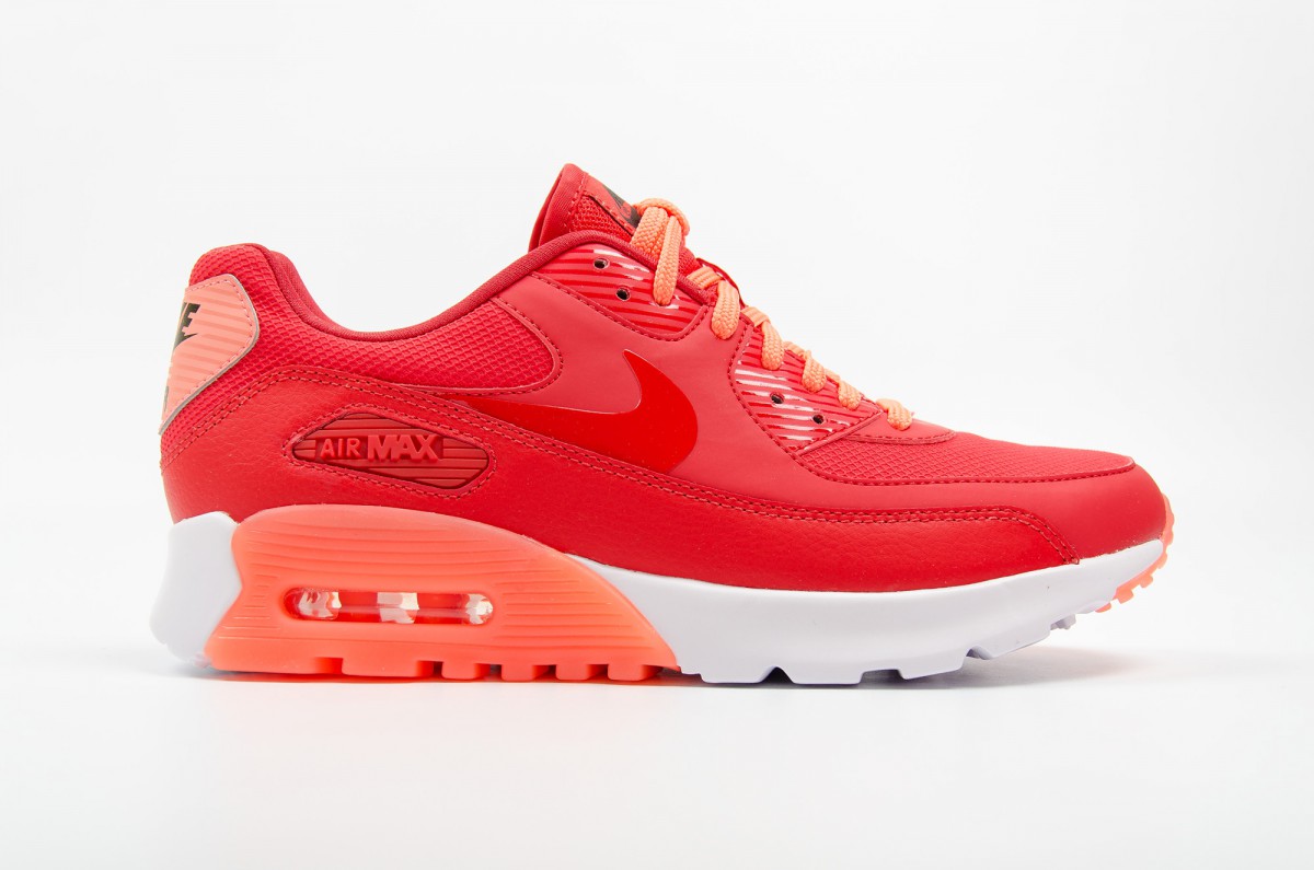 Nike-WMNS-Air-Max-90-Ultra-Essential
