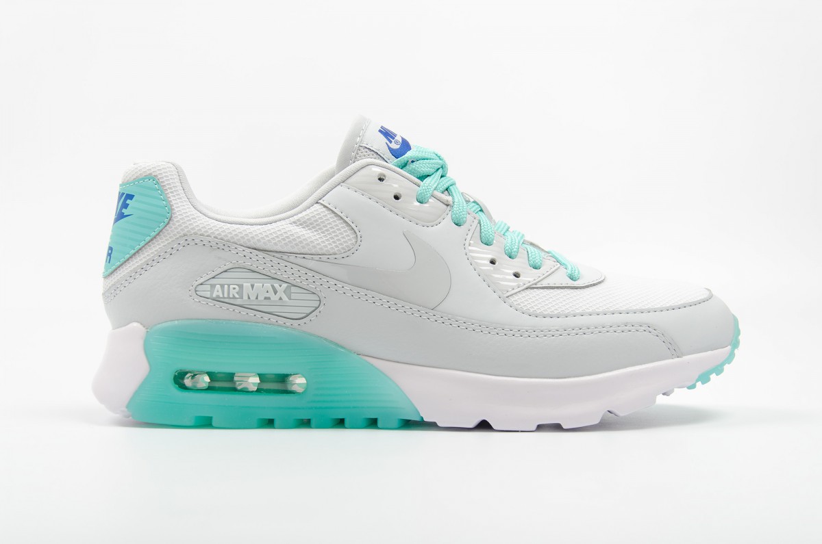 Nike-WMNS-Air-Max-90-Ultra-Essential2
