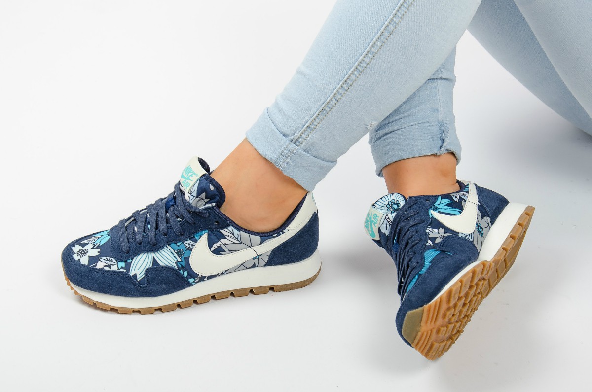 Nike-WMNS-Air-Pegasus-83-Print