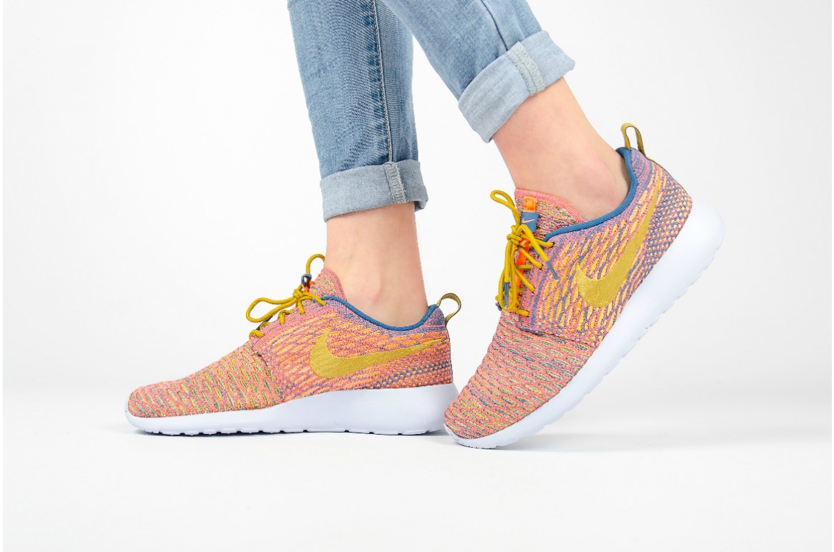 Nike-WMNS-Roshe-One-Flyknit