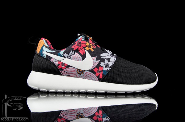 Nike-WMNS-Roshe-One-Print-Aloha-Pack-599432-090-31