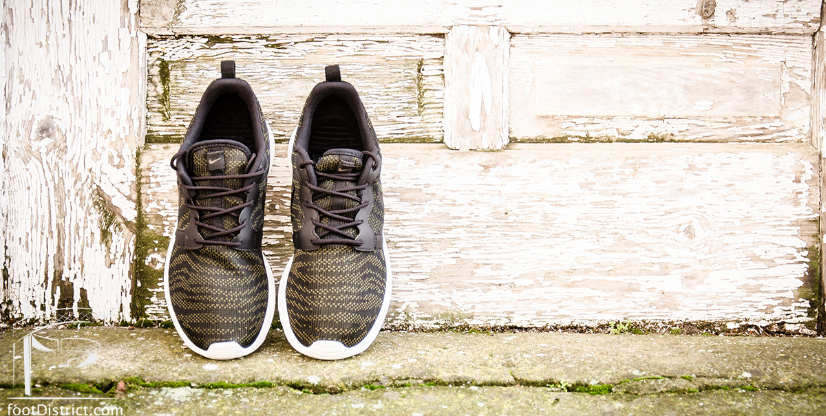 Nike-WMNS-Roshe-Run-Jacquard-foot-District_4