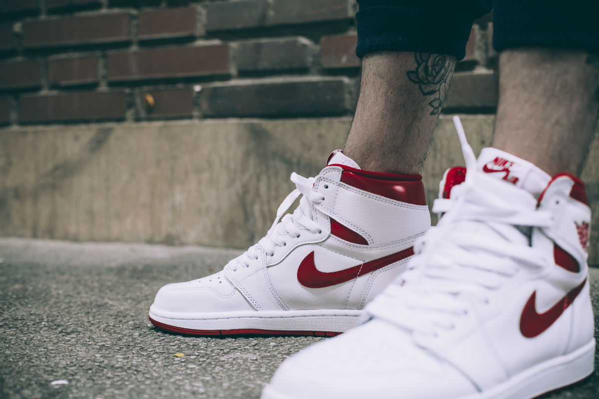 air-jordan-1-og-metallic-red