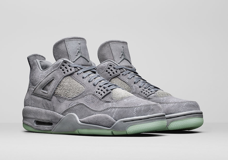 Kaws x Jordan 4