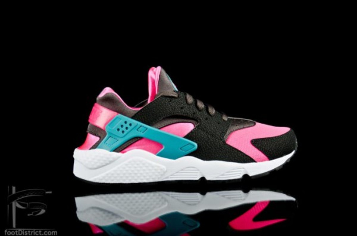 nike-air-huarache-318429-600_1