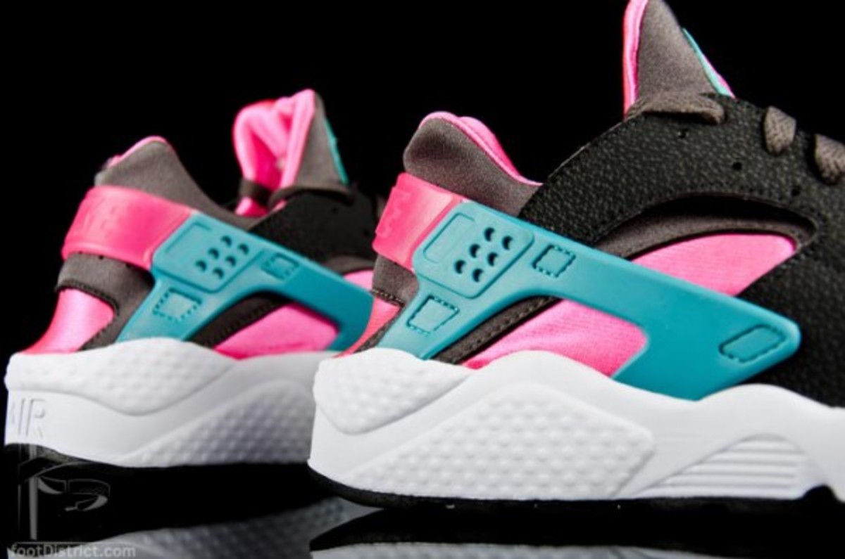 nike-air-huarache-318429-600_5