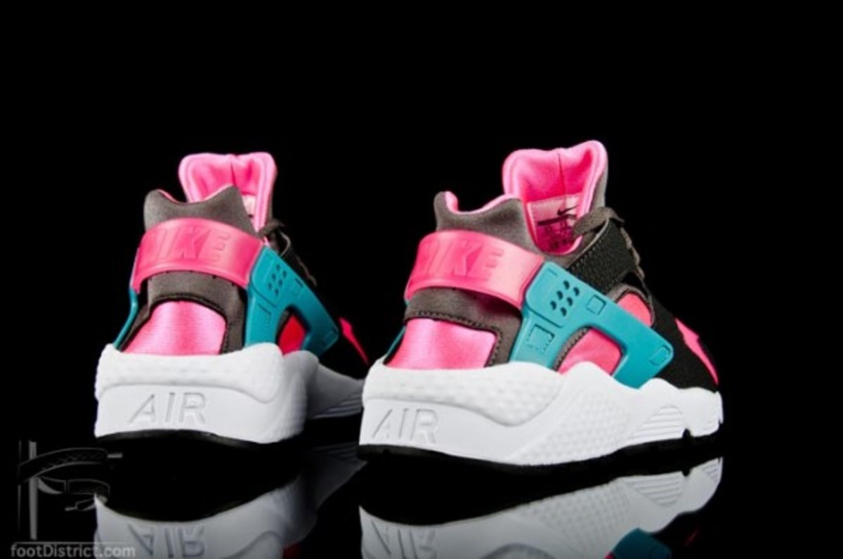 nike-air-huarache-318429-600_8 (1)