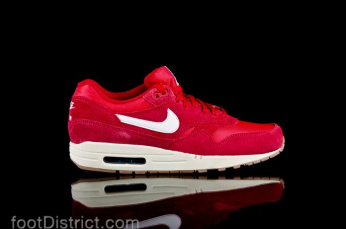 nike-air-max-1-essential-537383-611_1