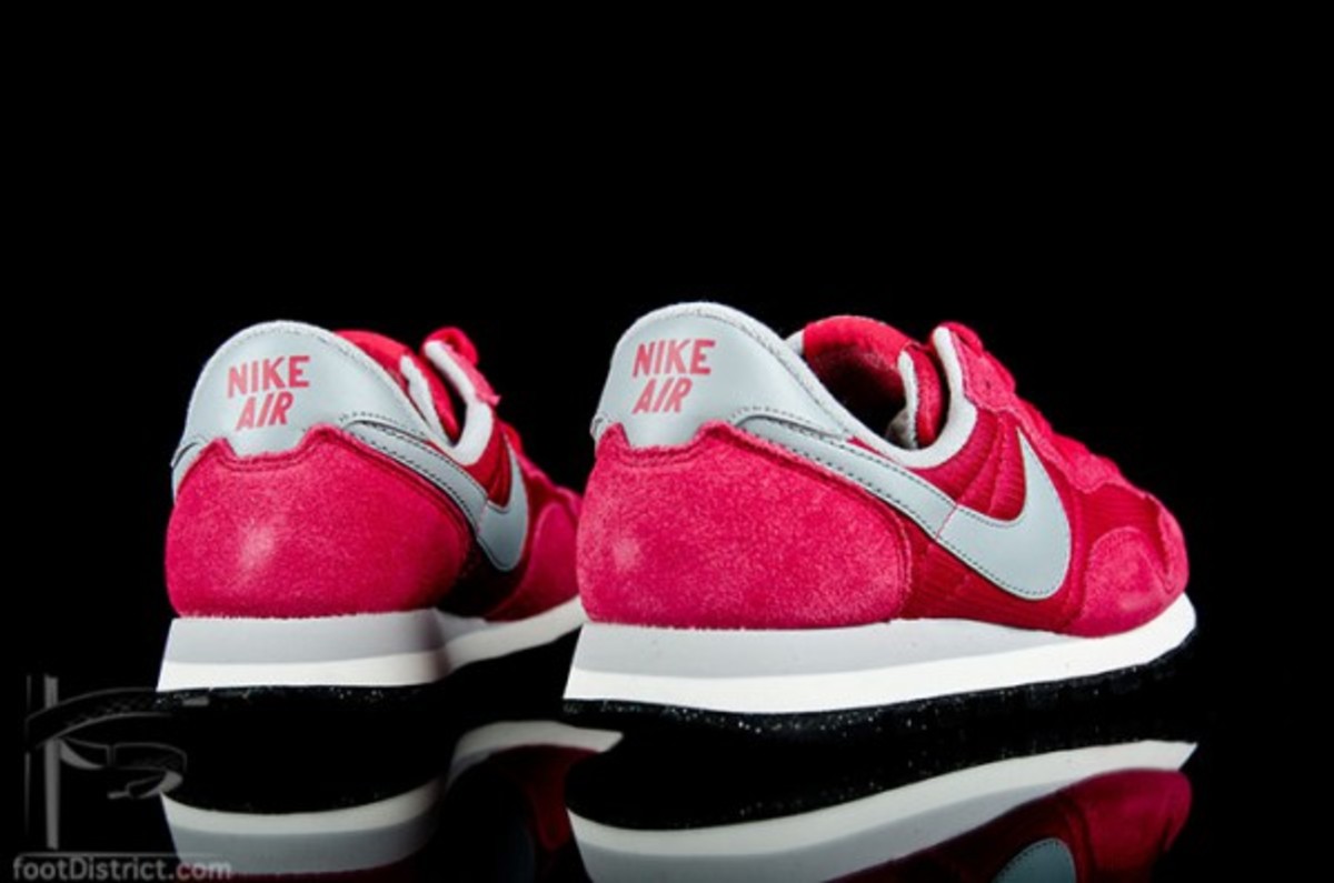 nike-air-pegasus-83-407477-600_5