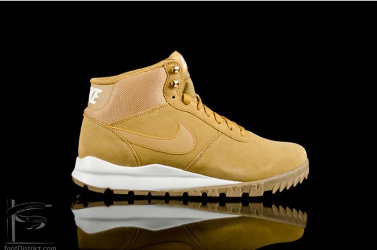 nike-hoodland-654888-727_1