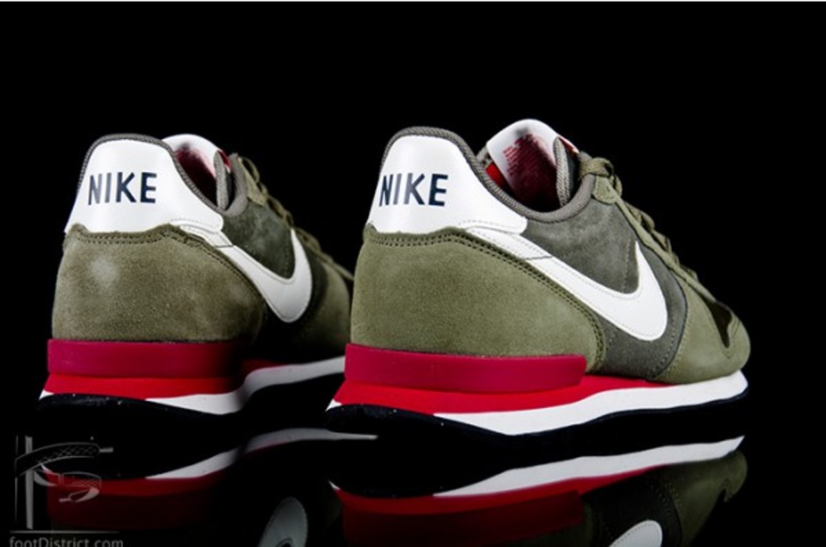 nike-internationalist-leather-631755-300_4