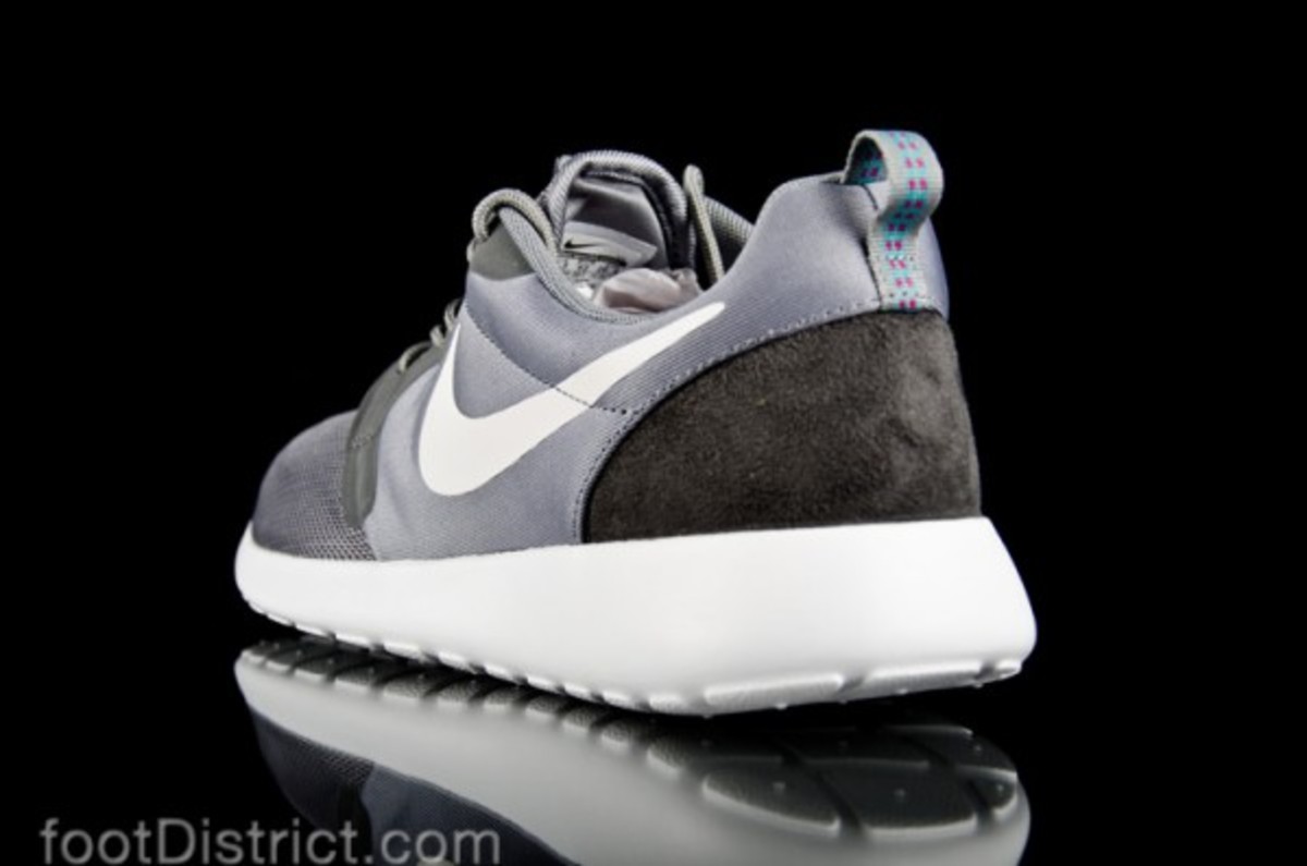 nike-roshe-run-hyperfuse-636220-001_3