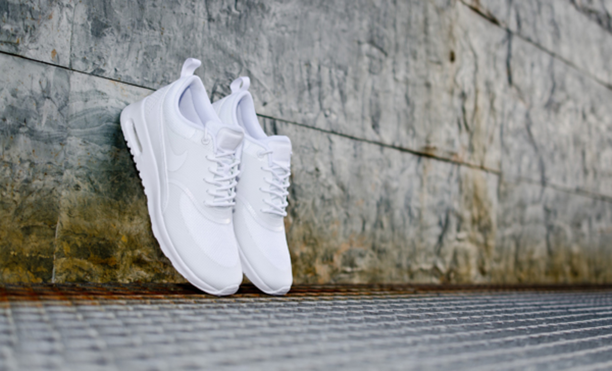 nike-wmns-air-max-thea-599409-101_ 1