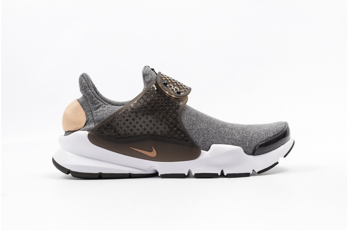 nike-wmns-sock-dart-3
