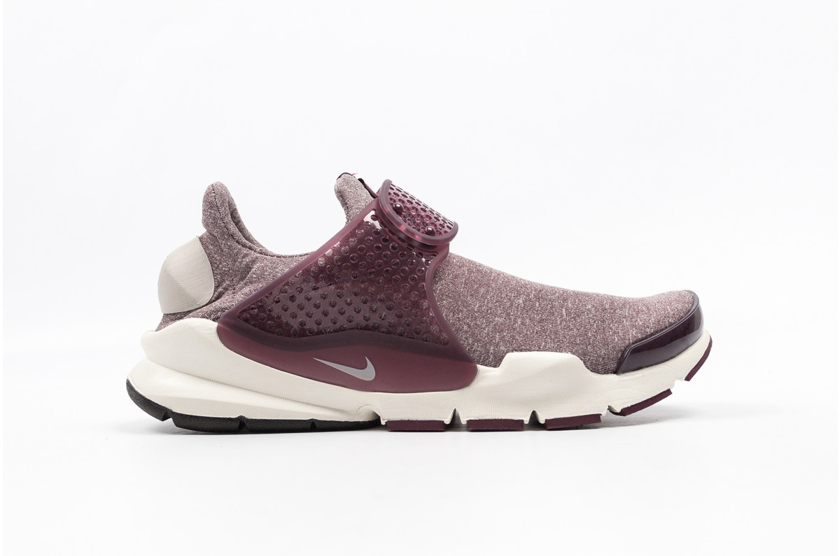nike-wmns-sock-dart-4