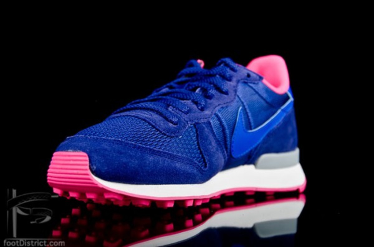 nike_internationalist-629684-402_3