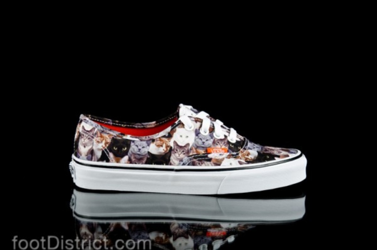 vans-u-authentic-aspca-vvoeaq1_1