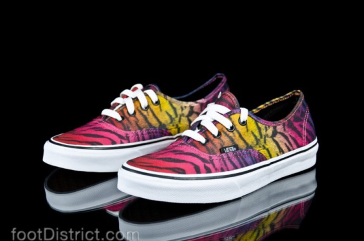 vans-u-authentic_rainbow-tiger_vvoec1i_6_2