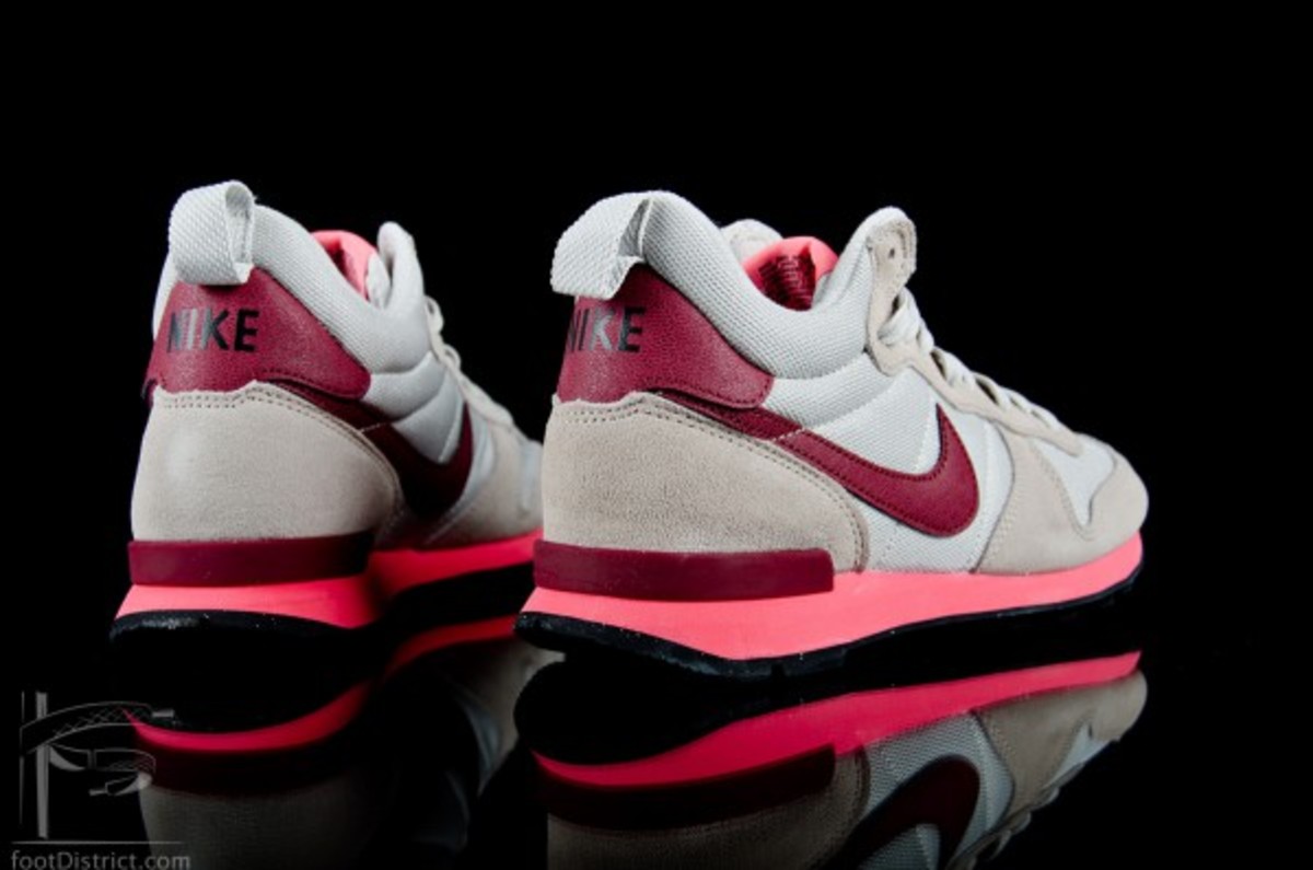 wmns-nike-internationalist-mid-683967-001_6