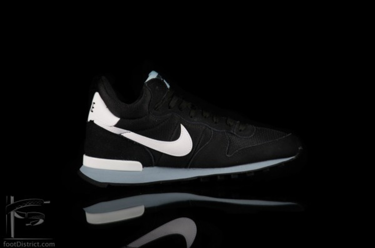 wmns-nike-internationalist-mid-683967-002_1