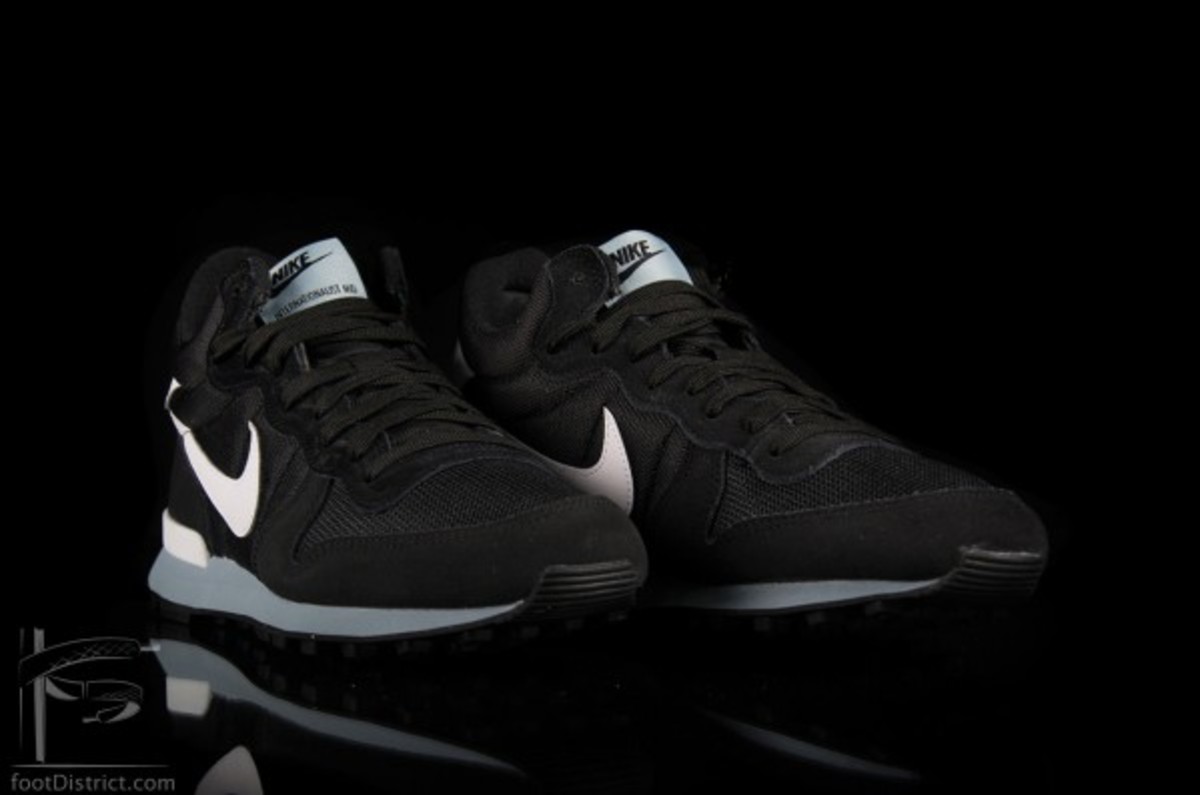 wmns-nike-internationalist-mid-683967-002_4